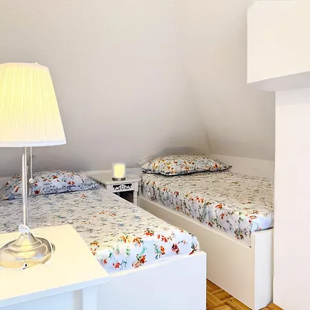 Zingstrose 度假居 *